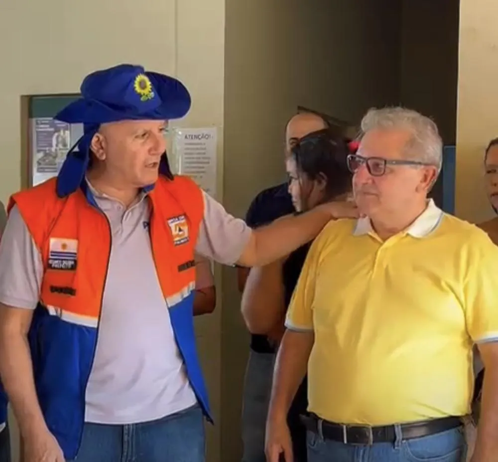 Deputado Jair Farias e prefeito Eduardo Siqueira Campos levam apoio a moradores do Taquari após fortes chuvas