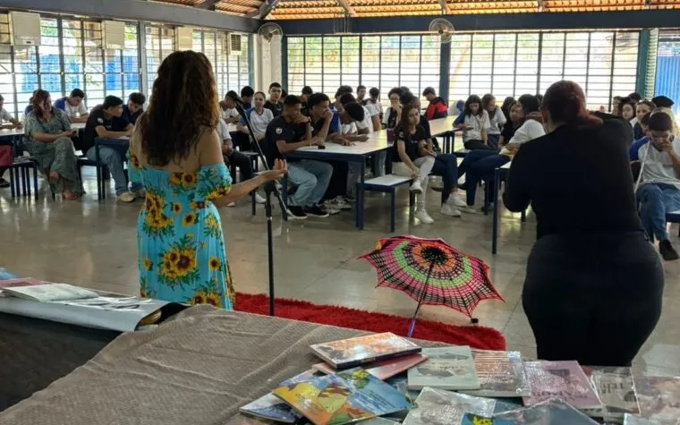 Aprovado pela Lei Aldir Blanc, Projeto Biblioteca Mágica chega à Escola Municipal Henrique Talone